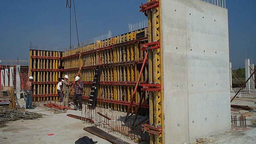 Bekisting demonteren van schoonbeton wand - werkplan schoonbeton